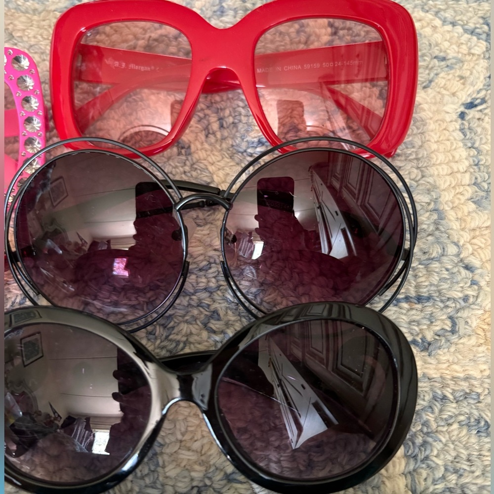Assorted Women's Fashion Sunglasses - Red, Pink, Black, Blue, Nude, Purple - Picture 4 of 5
